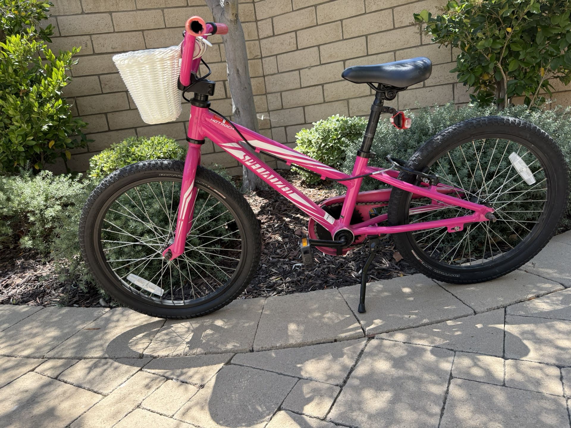Girls Specialized Hotrock 20” Bike