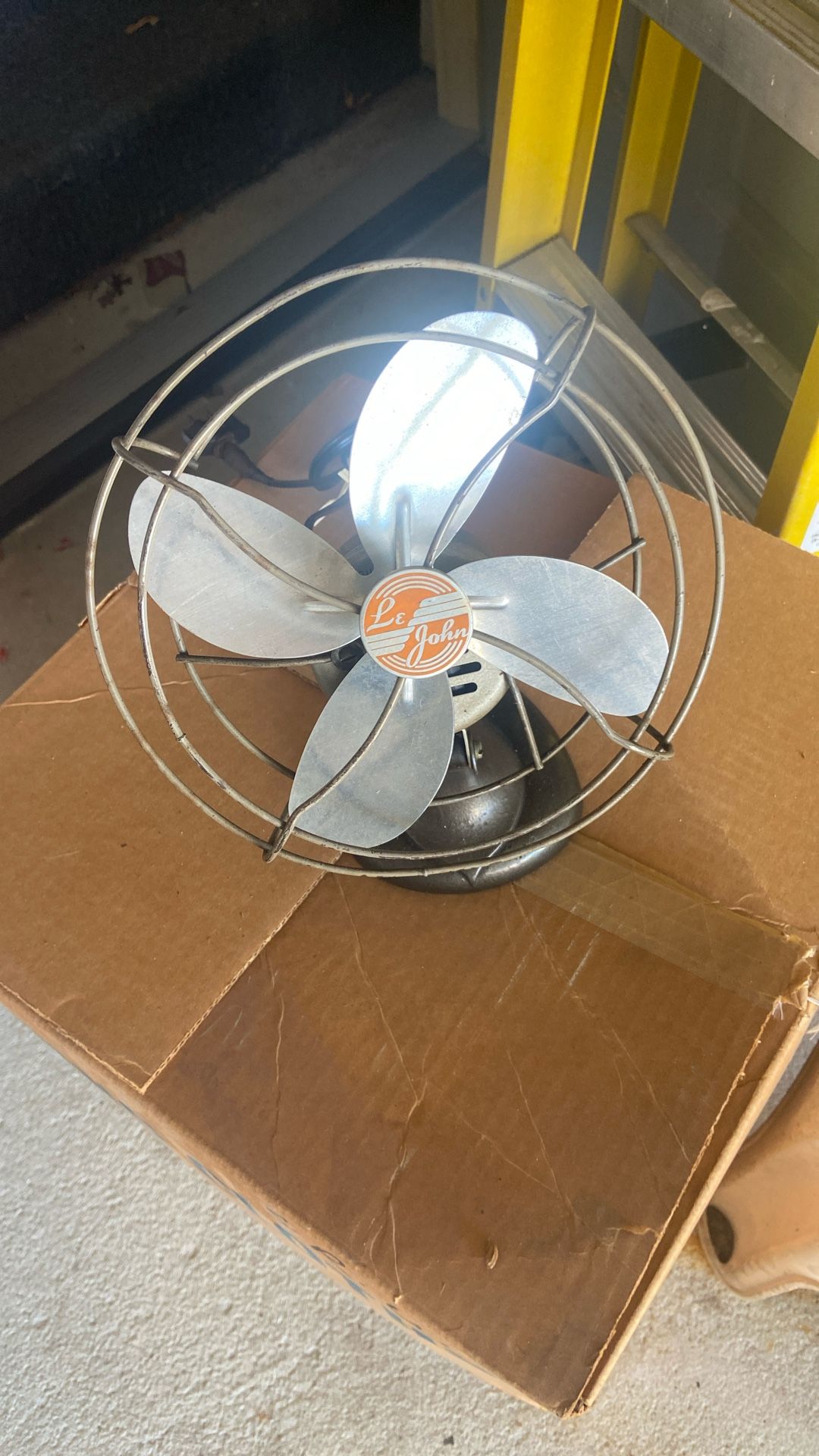 Le John Desk Fan
