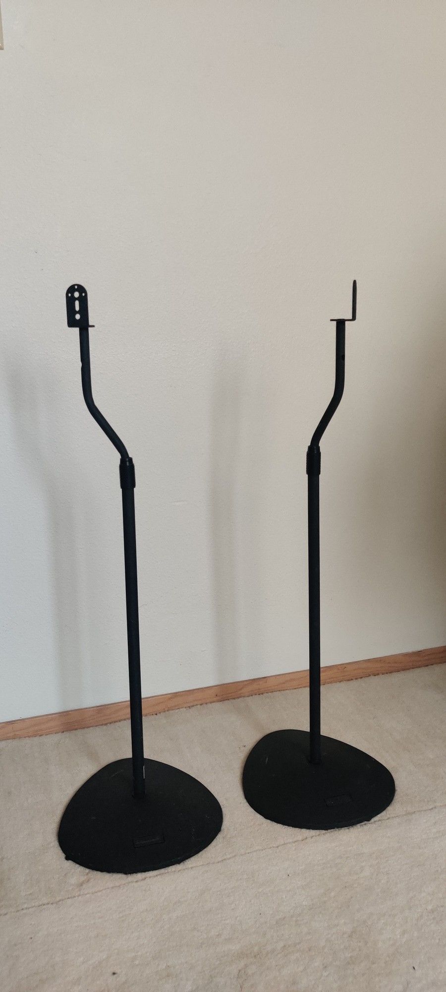 SANUS VuePoint 	HTBS Adjustable Speaker Stands 
