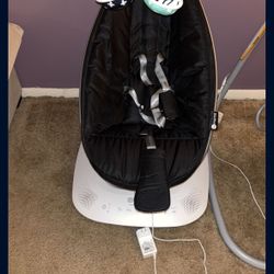 4 Moms Swing