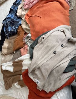 Women’s Clothes Size Small Clean, Smoke, Pet Free House No Stains Total 55 pieces American Eagle, Pink, H&M, Nike