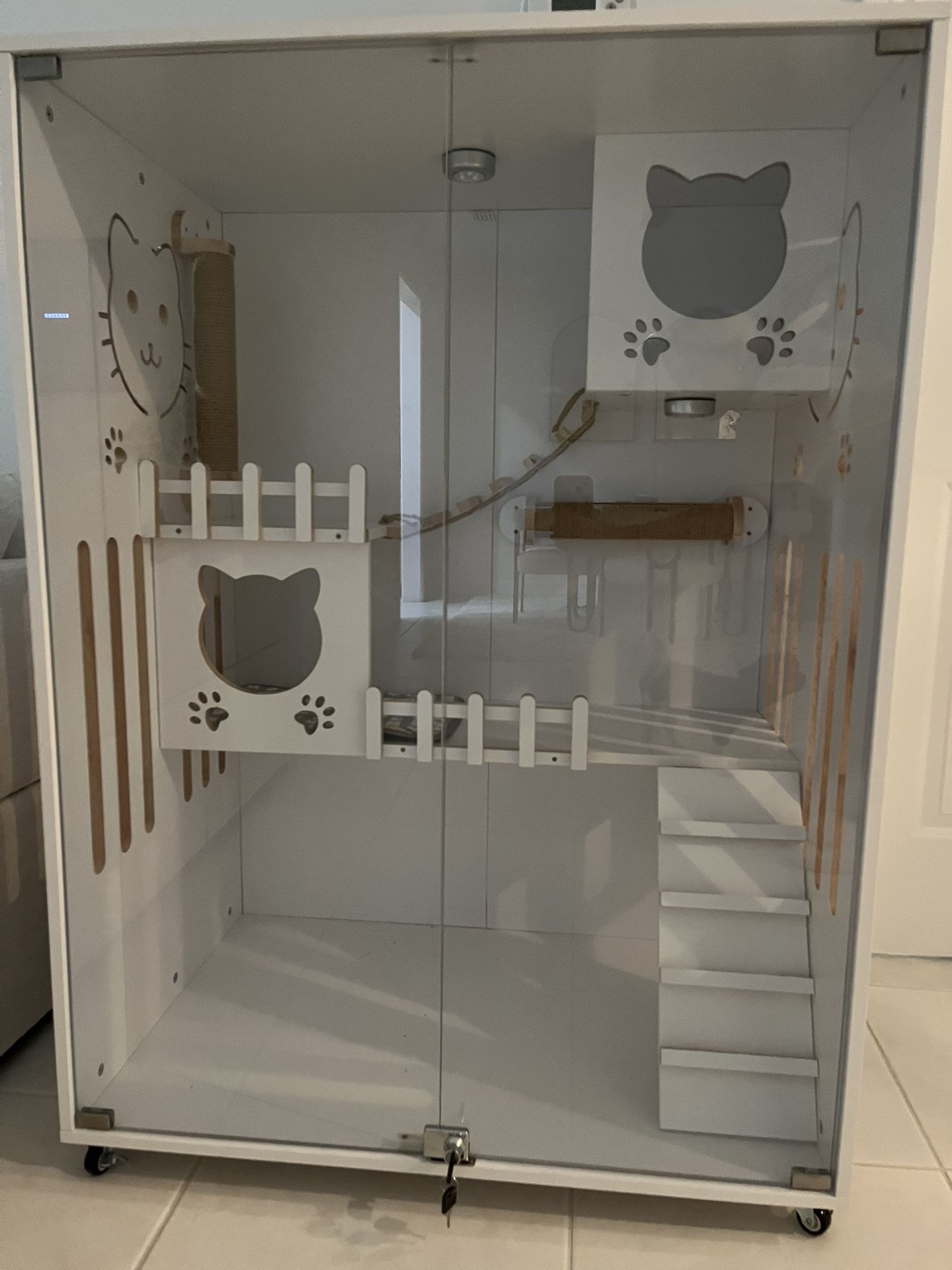 Fun Cat House/ Litter
