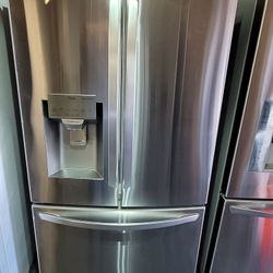 Like New 2020  LG 36" Wide Stainless Steel French Door Refrigerator With Water 💧 And Ice Dispenser 