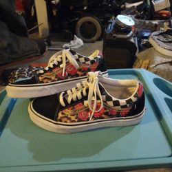 Vans Women's Size 7, Mens Size Is 5.5