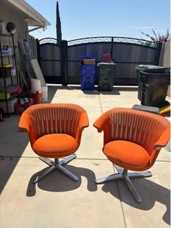 Pre-Owned Steelcase i2i Swivel Lounge Chair (orange/Polished Aluminum Base)