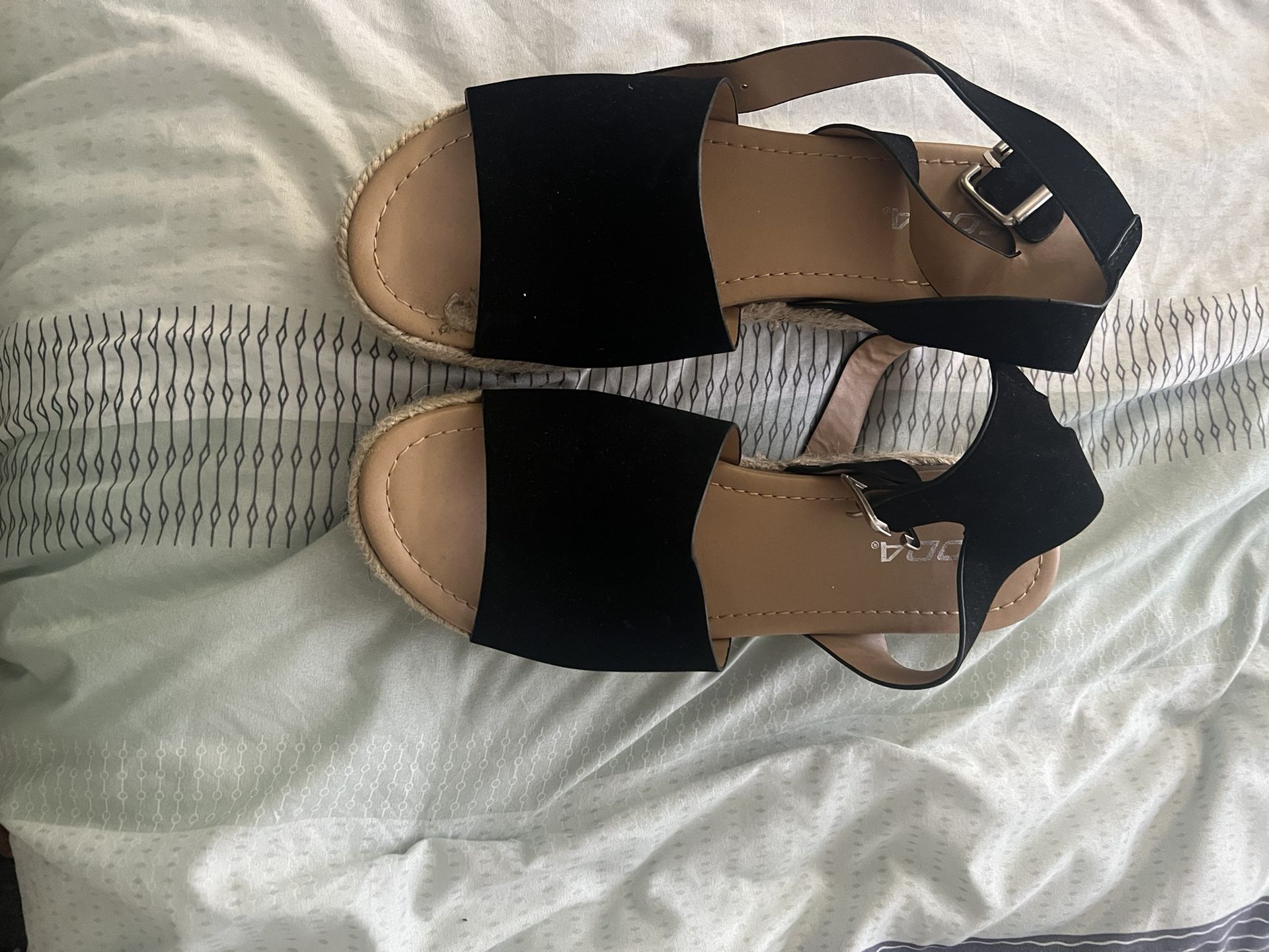 Shoes/ Sandals/boots 6 Pair