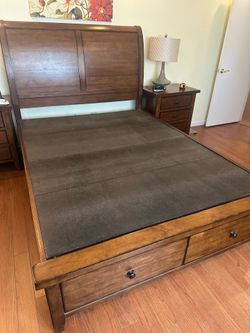 Queen -Platform Storage Bed Frans