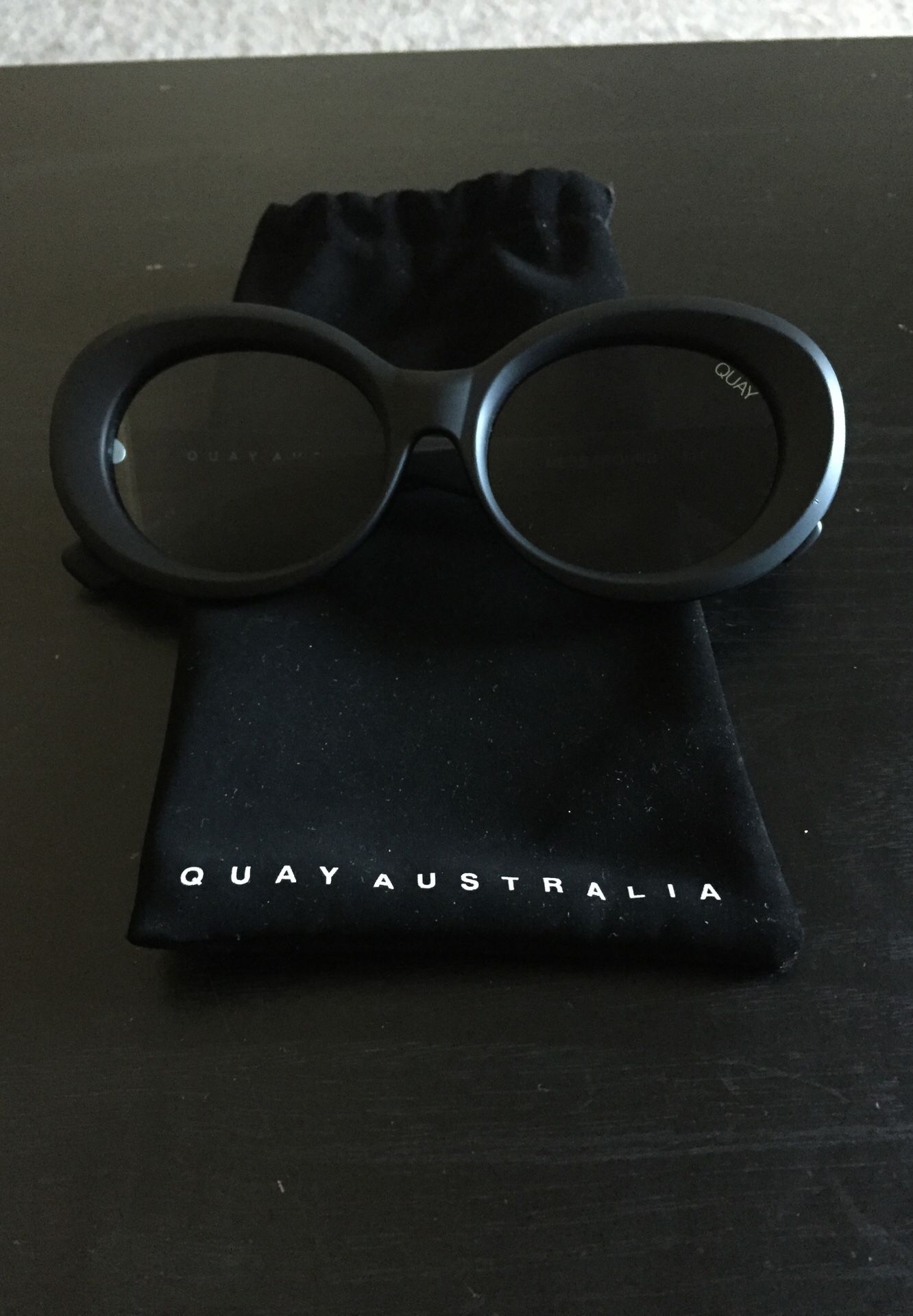 Quay Australia (matte black)