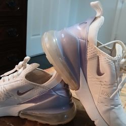 Nike 270 Size 7.5 Young Boy ( 8.5 In Womens )