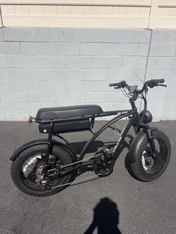Voltaic Oh Wow Fat Tire Electric Bike (FREE MAINTENANCE/SERVICE FOR LIFE)