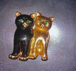 Cat Pin   Collectible Swarovski Decorative Jewelry