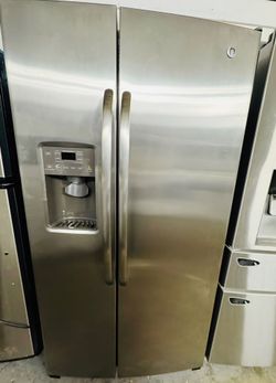 ​GE Stainless Steel Side-by-Side Refrigerator with Water & Ice Dispenser
