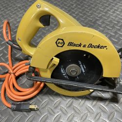 Black And Decker 5 1/2 Compact Circular Saw 