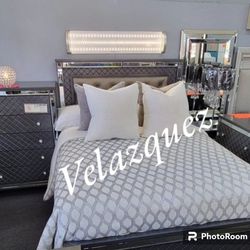 4 pc  grey metallic wood finish wood queen bedroom set with led accents(Mattress not included)