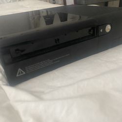 Xbox 360 With Cords And 3 Games