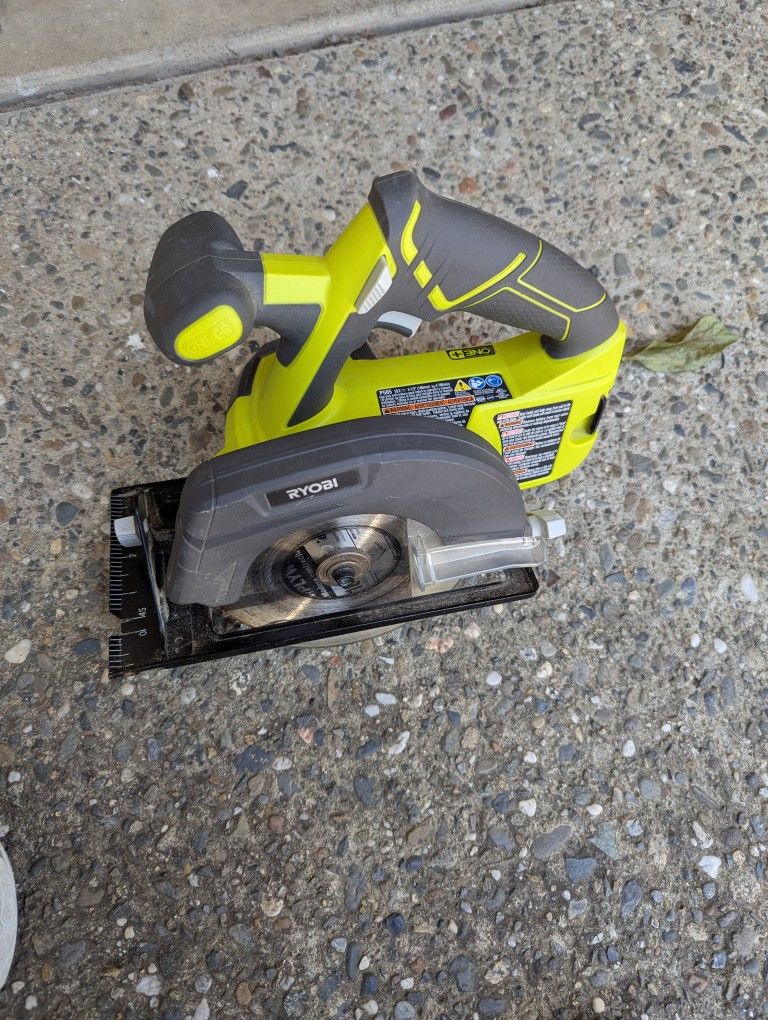 Ryobi ONE+ 18V Cordless 5.5 in. Circular Saw (Tool Only)