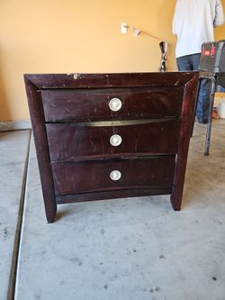 Dark Wood 3-Drawer Nightstand