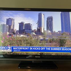 46 Inch Toshiba Color Television - Amazing Condition Barely used 