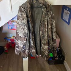 Camo Hunting Jacket 2 XL Used Bass Pro