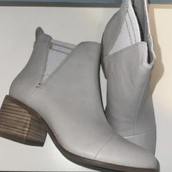 Toms Esme Women’s Leather Grey Boots Size 9.5