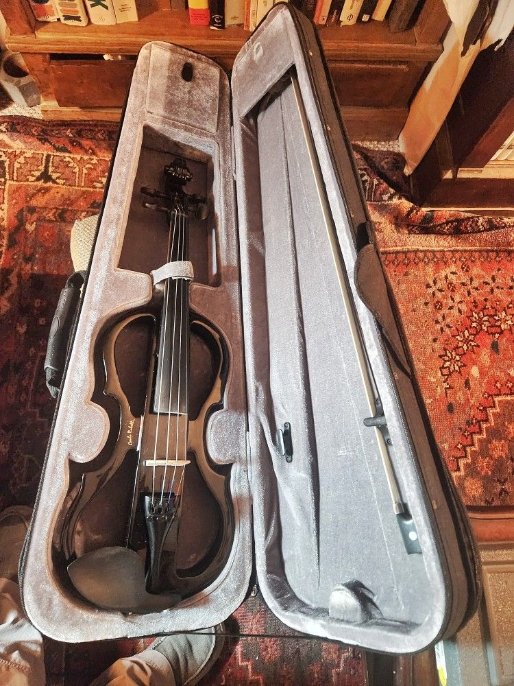 Carlo Robelli 4/4 Electric Violin - Excellent Condition