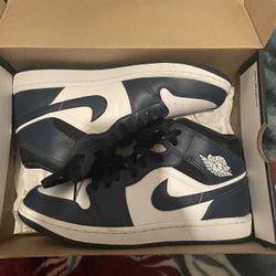 Air Jordan 1 Mid Armory Navy