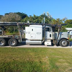 2000 Peterbilt 379.  Extended Hood