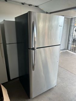 Frigidaire Refrigerator (1 month warranty)