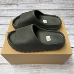 Yeezy Slide Size 8 Onyx 