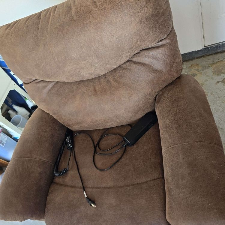 Lazyboy Powerlift Recliner 