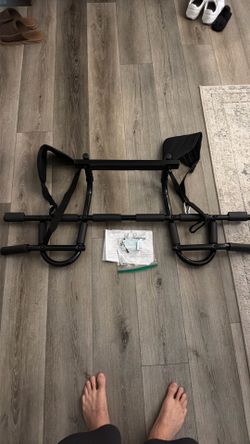 Pull up bar with ab straps