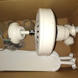 New White Ceiling Fan With Lights.( make Offer)