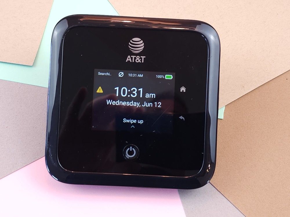 Netgear Nighthawk MR5100 5G Mobile Hotspot Modem Router with charger