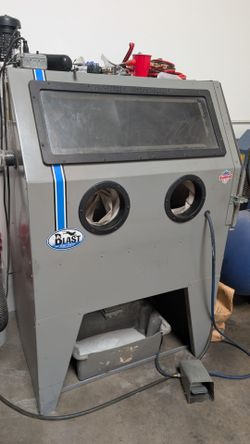 Skat blast sandblaster with humidifier dryer