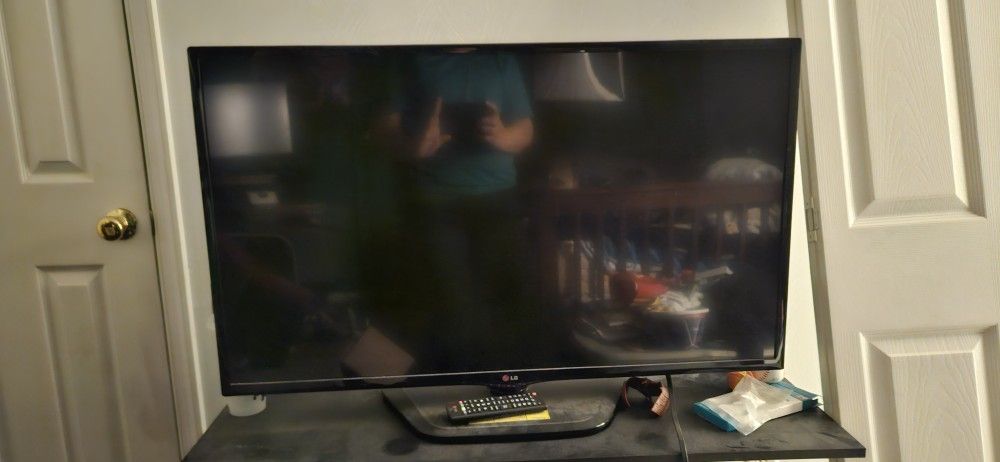 LG  40 Inch Tv