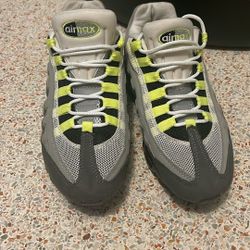 NIKE AIR VAPORMAX 95 NEON