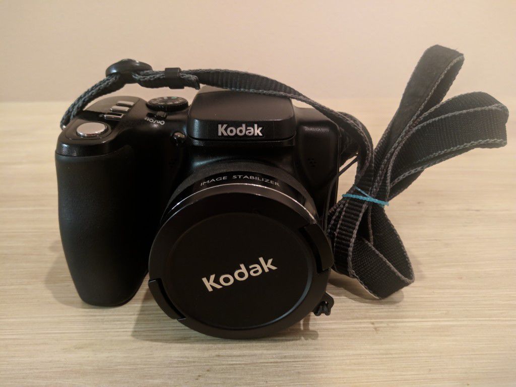 Kodak Easyshare Z812IS 8.2 MP Digital Camera with 12xOptical Image Stabilized Zoom