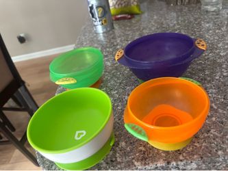 Munchkin Stay-Put Suction Bowls(4)