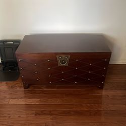 Brown Trunk With Storage