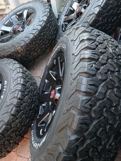 JUEGO DE RRINES PARA TROCAS TOYOTA TACOMA TUNDRA SECOYA 4RUNER YANTAS BFGOODRICH SEMINUEBAS MEDIDA 17