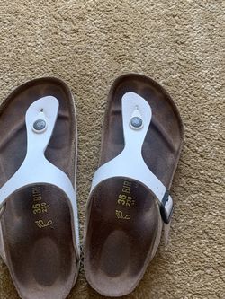 Gizeh White Birkenstock (womens 36 / size 6) Classic style!