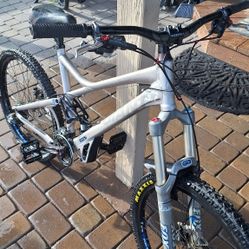 Giant 6.7 Maestro Fox Full Suspension 26"