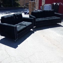 ** ABSOLUTELY BEAUTIFUL BLACK CONTEMPORARY BLACK SOFA AND LOVESEAT// $650 obo
