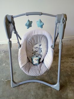 Graco Slim Spaces Compact Baby Swing
