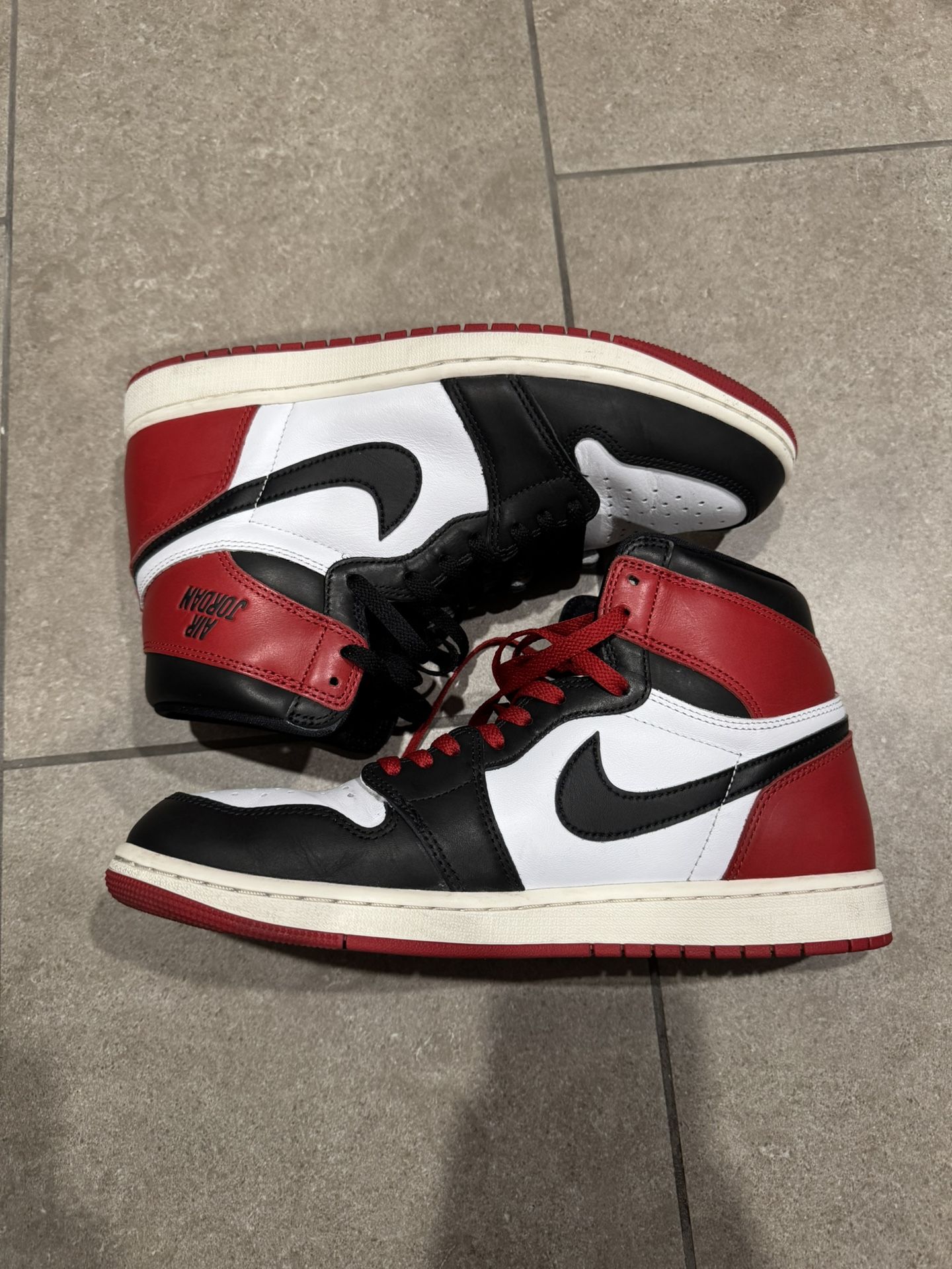Jordan 1 Black Toe Size 11.5