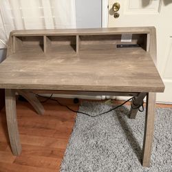 Work Desk | Electrical Outlets