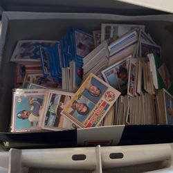 1000’s Of Baseball Cards Mostly In Perfect