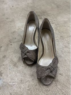 Caparros Silver Glitter Bow Peep Toe Kitten Heel Slip-On Pumps 6.5