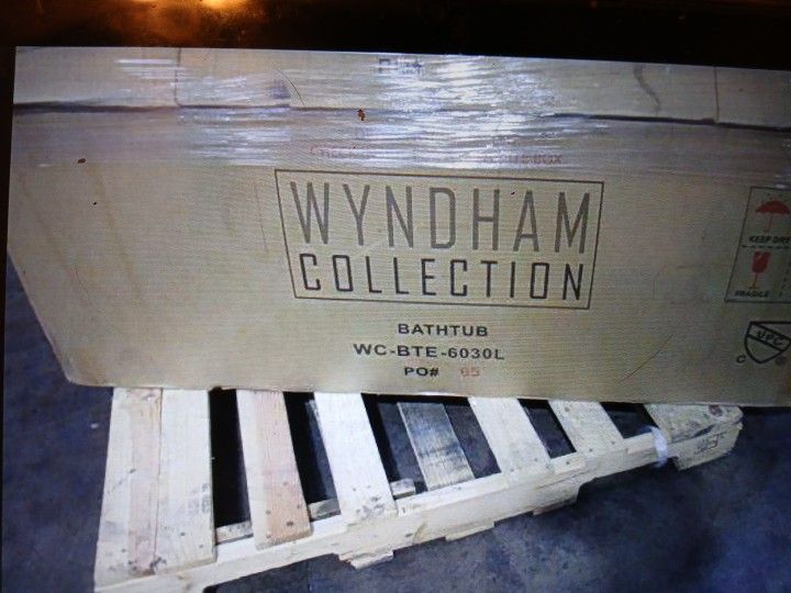 Grayley 60" L By 30" W Acrylic Left Hand Drain Rectangular Alcove Bathtub In White With Chrome Trim