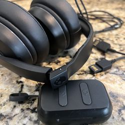 Bluetooth Headphones And EarPods 